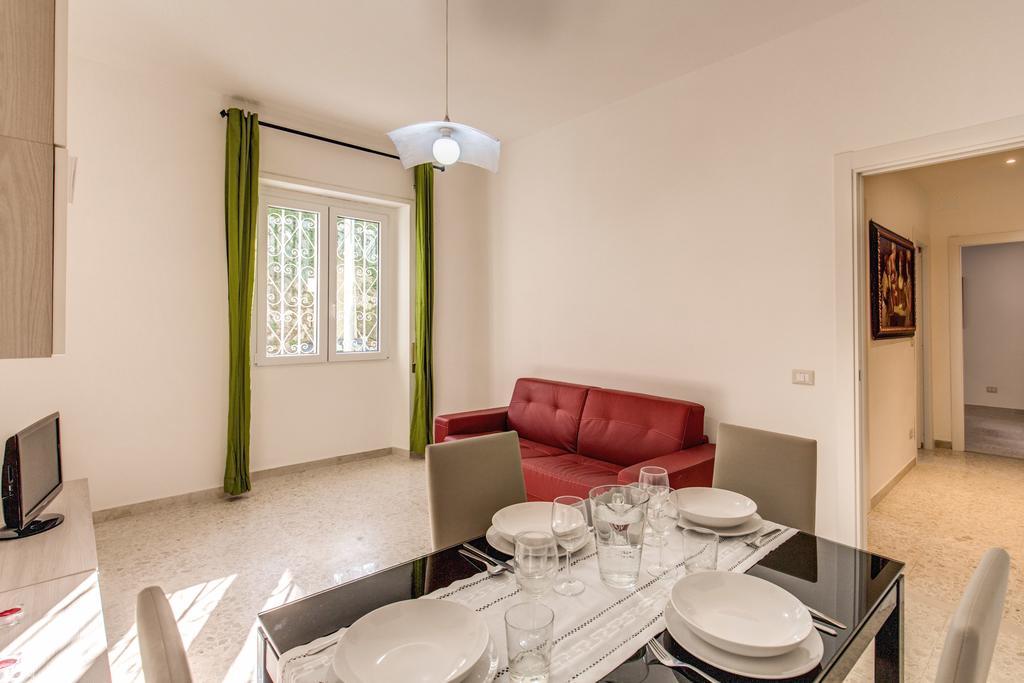 Daisy Guest House Colosseo Ρώμη Δωμάτιο φωτογραφία
