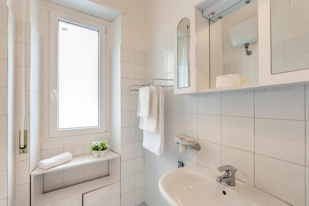 Daisy Guest House Colosseo Ρώμη Δωμάτιο φωτογραφία
