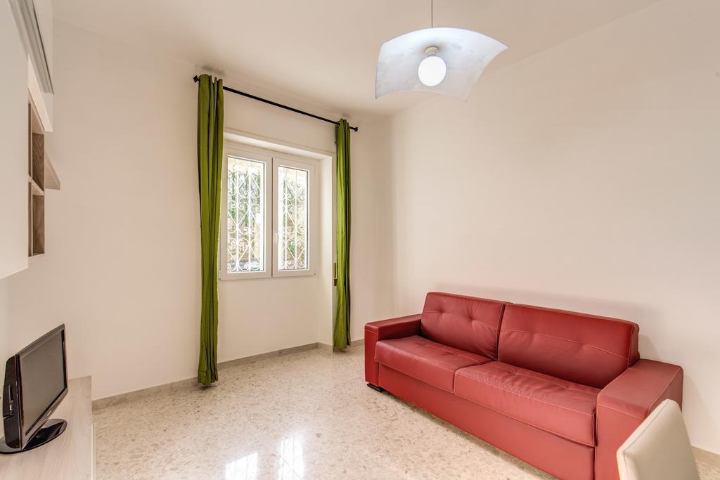 Daisy Guest House Colosseo Ρώμη Δωμάτιο φωτογραφία