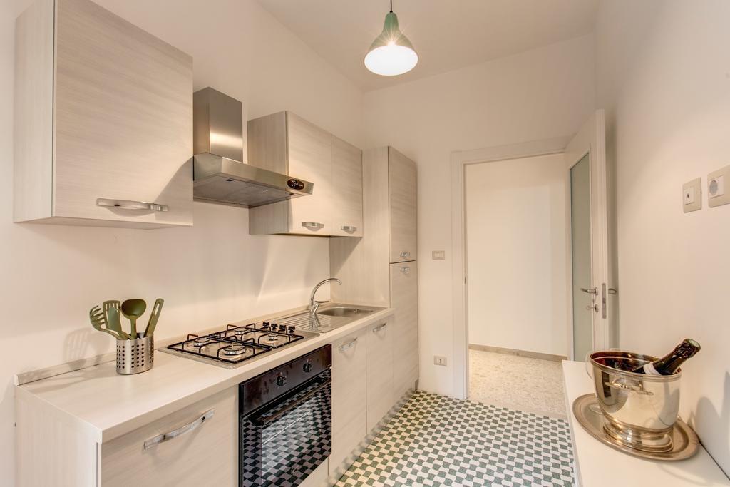 Daisy Guest House Colosseo Ρώμη Δωμάτιο φωτογραφία